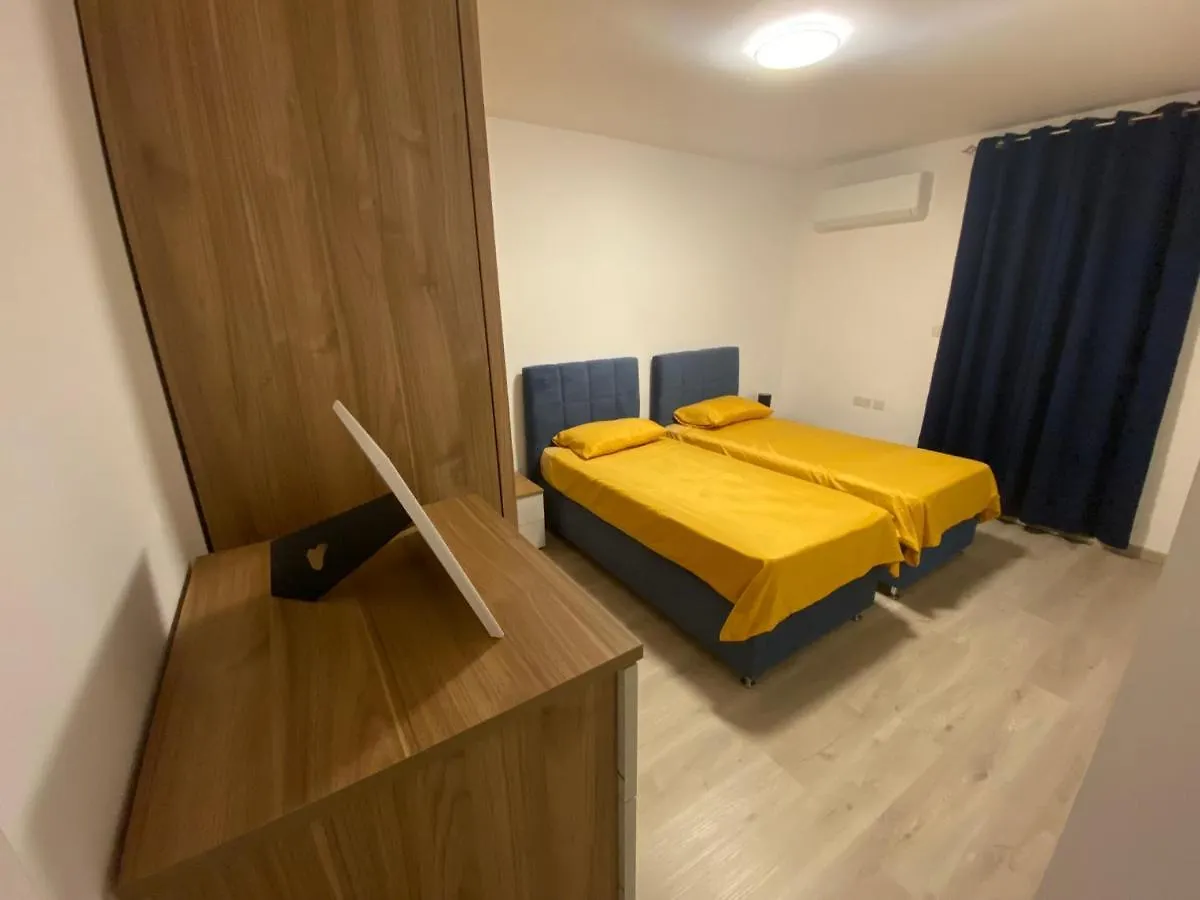Modern Apartment With Large Outdoor Area - Sleeps 7, Close To Malta International Airport Luqa