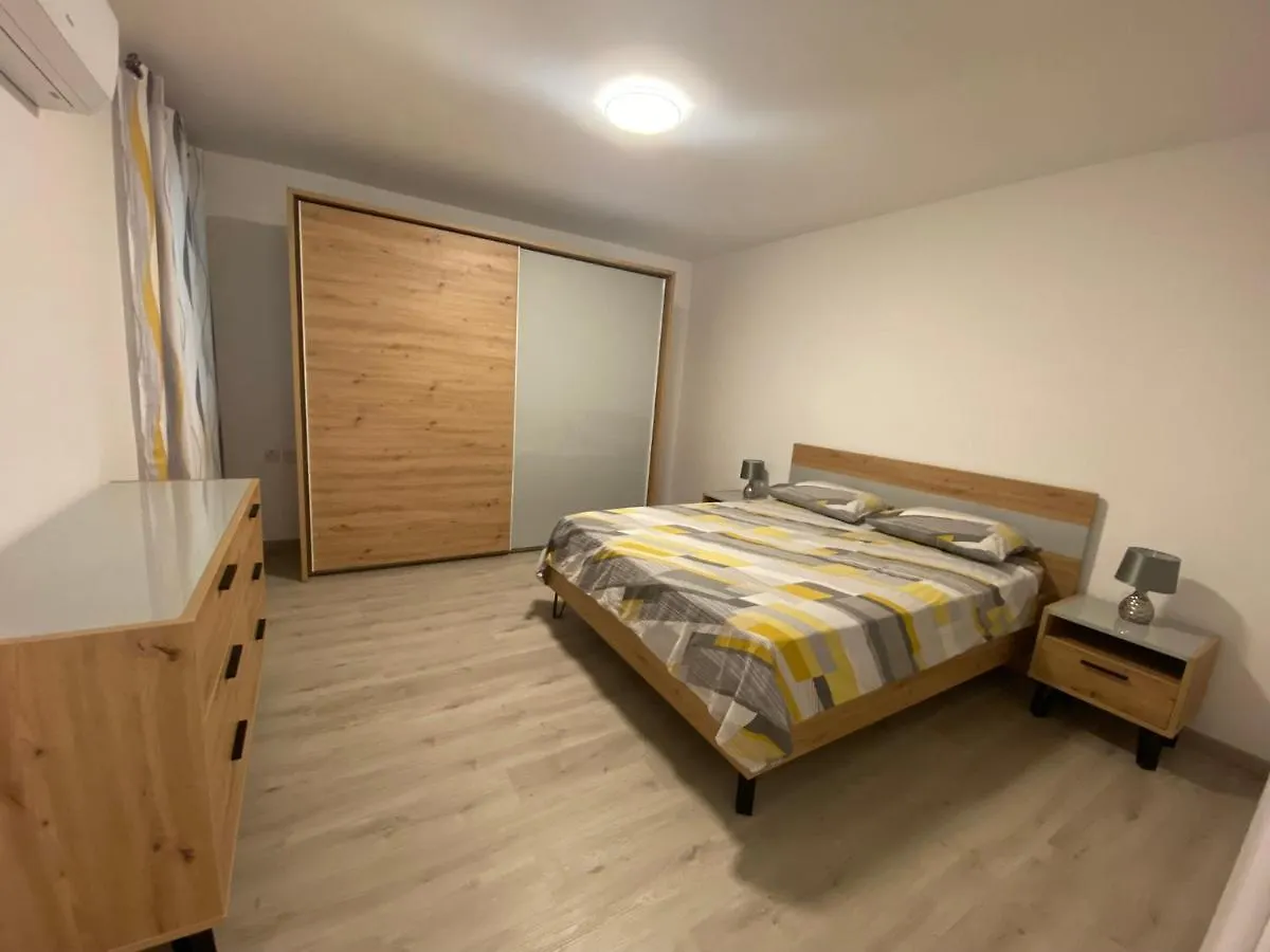 Modern Apartment With Large Outdoor Area - Sleeps 7, Close To Malta International Airport Luqa