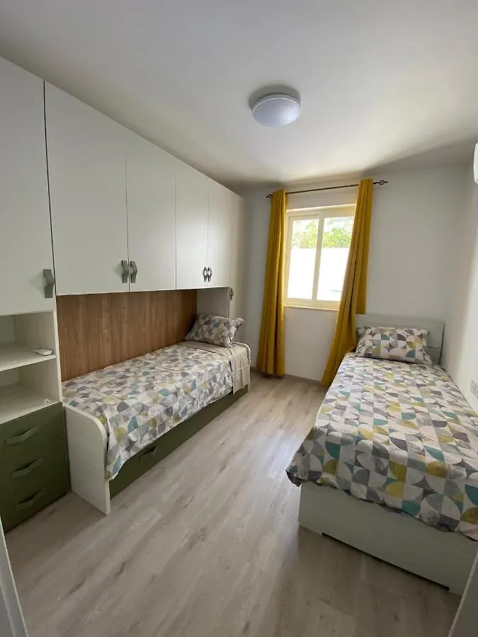 Modern Apartment With Large Outdoor Area - Sleeps 7, Close To Malta International Airport Luqa Malta