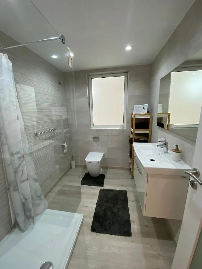 Modern Apartment With Large Outdoor Area - Sleeps 7, Close To Malta International Airport Luqa