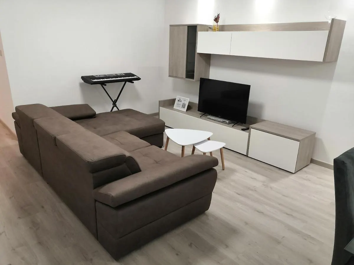 Modern Apartment With Large Outdoor Area - Sleeps 7, Close To Malta International Airport Luqa Malta